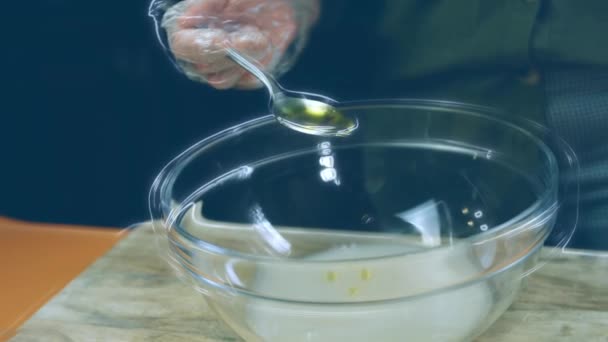 Кладу Тісто Столову Ложку Олії Інгредієнти — стокове відео