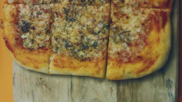 Tworzenie Pizzy Stylu Nowego Jorku Domu — Wideo stockowe