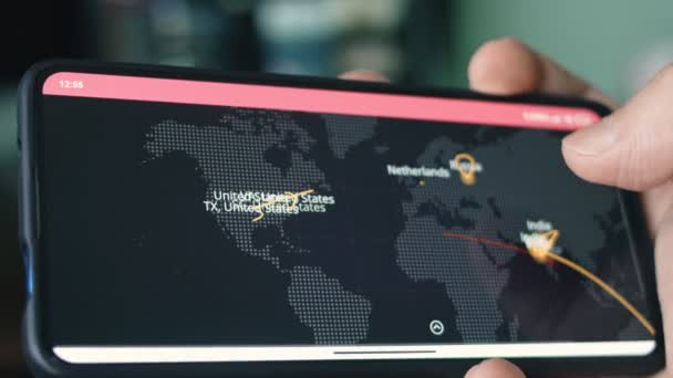 Cyber Attacco Mappa Navigazione Smartphone Visualizza Mostra Varie Informazioni Tecniche — Video Stock