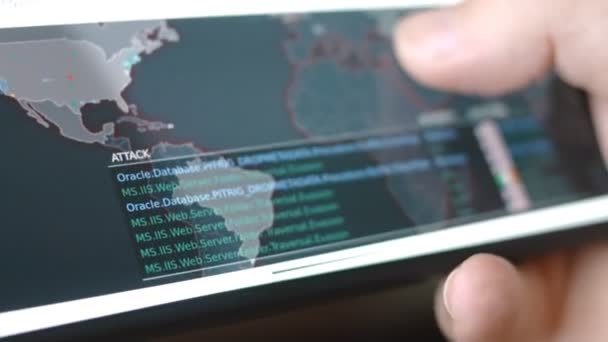 Cyber Támadási Térkép Navigáció Okostelefonon Megjeleníti Megjelenítése Különböző Műszaki Információkat — Stock videók