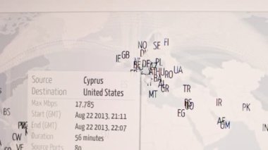 Veri oklu dünya haritası ülkeden bağlanıyor. Dünya çapındaki en iyi DDoS saldırıları.