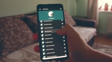 Cep telefonu ekranında Kabuk Betiği bilgi rehberi