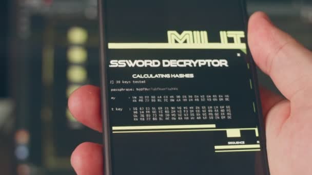 Password Decryptor Arbeit Und Dekodierung Passwort Codes Auf Schwarzem Handy — Stockvideo