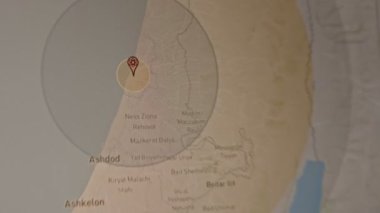 İsrail, Tel Aviv üzerinde nükleer bomba patlaması simülasyonu. Nükleer savaş ve tehdit kavramı. İsrail Haritası.