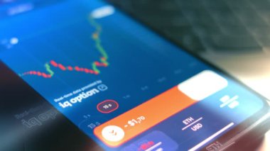 Cep telefonu ekranındaki animasyon grafikleri için dinamik veri görselleri. Ticaret, borsa ve kripto dünyasını araştır. Hologram etkisi