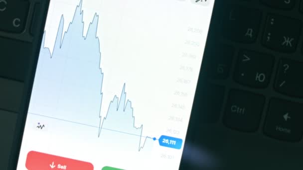 Investor Pomocí Chytrého Telefonu Analýzy Finančních Dat Krypto Akciový Trh — Stock video