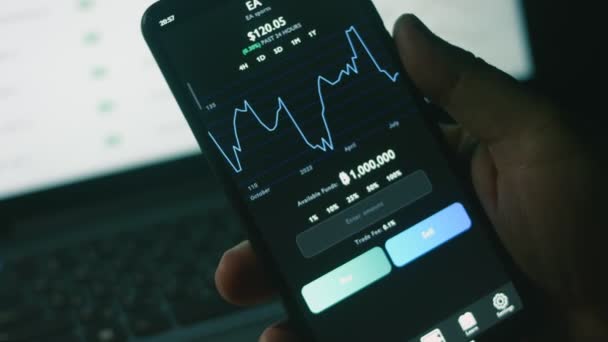 Aksjemarkedsdata Mobiltelefonskjerm Finans Data Konsept Aksjemarkedsprisene Markedsanalyser Grafen Hologram Effekt – stockvideo