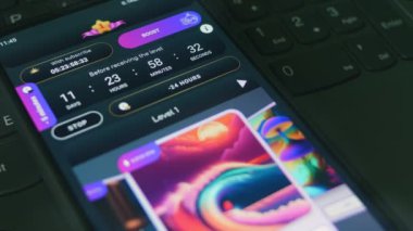Bir cep telefonuyla NFT pazarını kapatın. NFT uygulamasını araştırıyorum. Hologram etkisi, makro