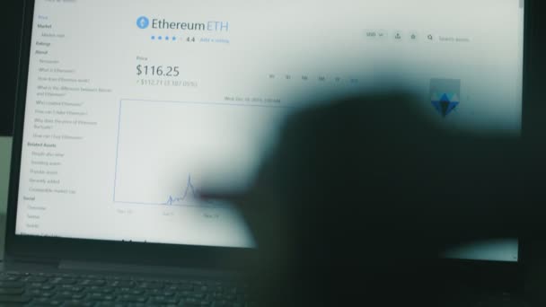 Data Šifrování Obrazovce Počítače Koncept Kryptoměny Ethereum Price Check Investor — Stock video