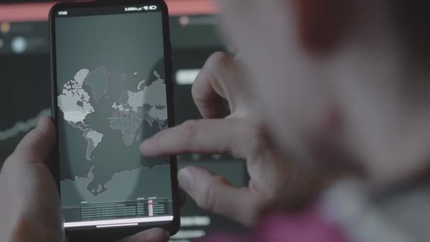 Ciberataque Ciberseguridad Concepto Red Global Mapa Del Mundo Teléfono Móvil — Vídeos de Stock