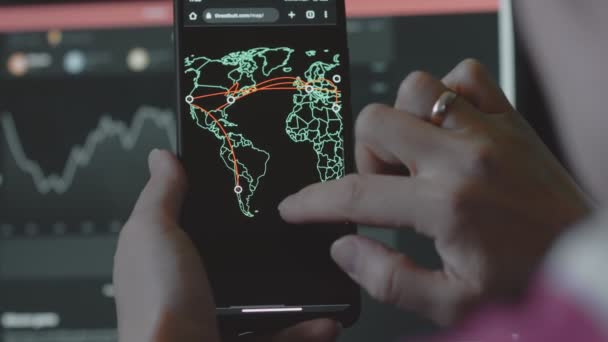 Cyberattaque Cybersécurité Concept Réseau Mondial Carte Monde Sur Téléphone Portable — Video