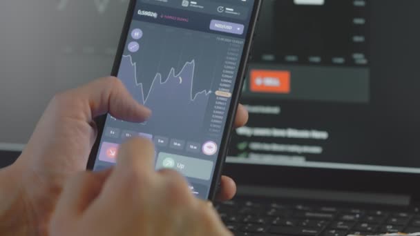 Анализ Финансового Рынка Обменного Курса Экране Мобильного Телефона График Показывающий — стоковое видео