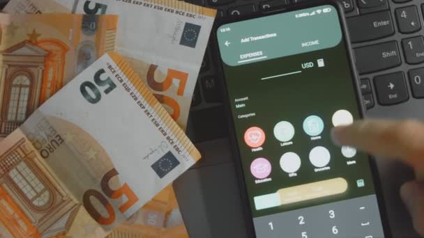 Kluges Geldmanagement Einsatz Von Technologie Das Budget Verfolgen Eine Person — Stockvideo