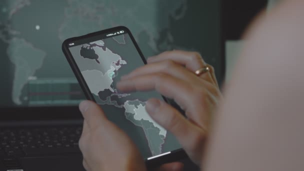 Ataque Cibernético Global Com Mapa Mundo Tela Telefone Móvel Eua — Vídeo de Stock