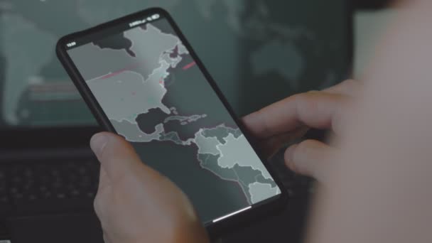 Globális Kibertámadás Világtérképpel Mobiltelefon Képernyőn Usa Internetes Hálózati Kommunikáció Kibertámadás — Stock videók