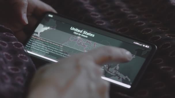 Dünya Haritası Olan Küresel Siber Saldırı Cep Telefonu Ekranında Çin — Stok video