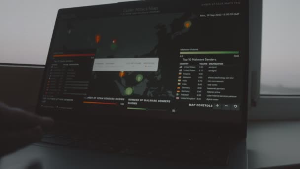 Ataque Cibernético Global Com Mapa Mundo Tela Computador Comunicação Rede — Vídeo de Stock
