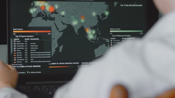 Globalt Cyberangrep Med Verdenskart Dataskjermen Asia Kartet Nettverkskommunikasjon Cyberangrep Verdensomspennende – stockvideo