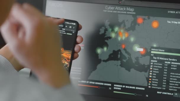 Ataque Cibernético Global Com Mapa Mundo Computador Tela Telefone Móvel — Vídeo de Stock