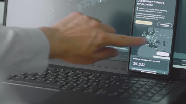 Ataque Cibernético Global Com Mapa Mundo Celular Tela Computador Ásia — Vídeo de Stock