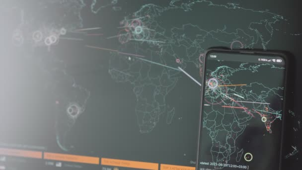 Глобальна Кібератака Світовою Картою Екрані Комп Ютера Мобільного Телефону Язок — стокове відео
