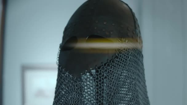 中世のリアルハンドメイドチェーンメール装甲のクローズアップビュー アーマーチェーンテクスチャの詳細 — ストック動画