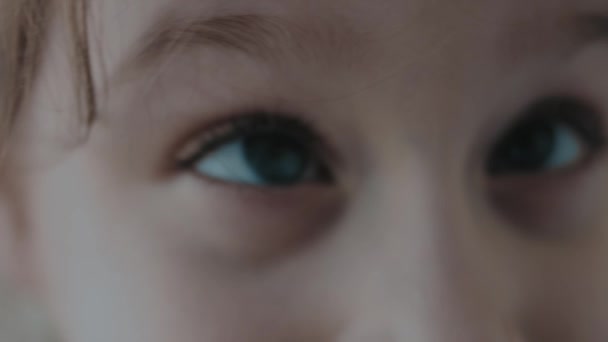 Macro Shot Little Girl Beautiful Blue Eyes Grimacing Having Fun — Stock Video