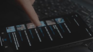 Farklı uzmanlık alanı cerrahi prosedürleri olan akıllı telefon uygulaması. Tıp fakültesindeki öğrenciler için adım adım prosedürler