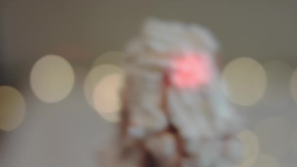 灯的背景图上的冰淇淋锥 — 图库视频影像