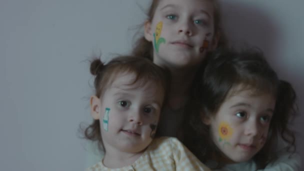 Tre Simpatiche Bambine Serie Con Disegni Sul Tema Dell Agricoltura — Video Stock