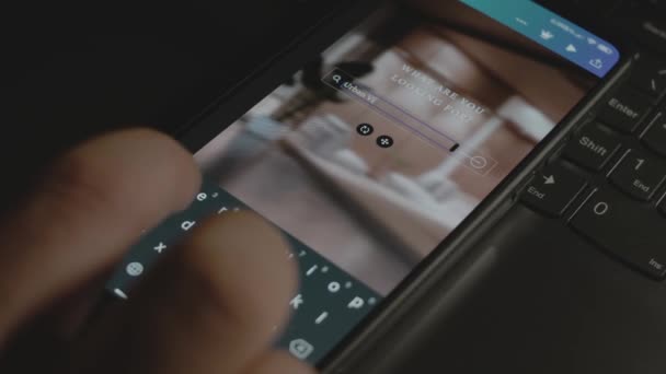 Городская Надпись Смартфоне Мбаппе Создает Дизайн Рекламы Мобильном Приложении — стоковое видео