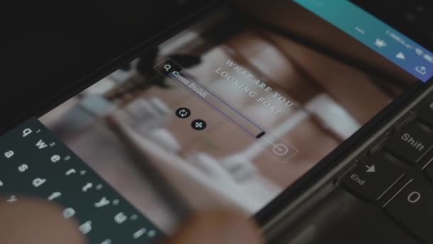 Зеленая Надпись Смартфоне Мбаппе Создает Дизайн Рекламы Мобильном Приложении — стоковое видео