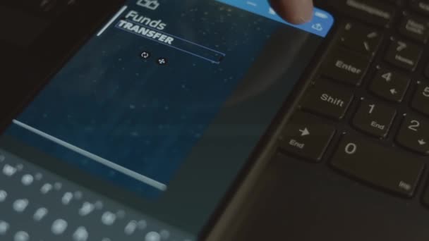 Akıllı Telefondan Para Transferi Yapılmış Tasarımcı Mobil Uygulama Üzerine Bir — Stok video