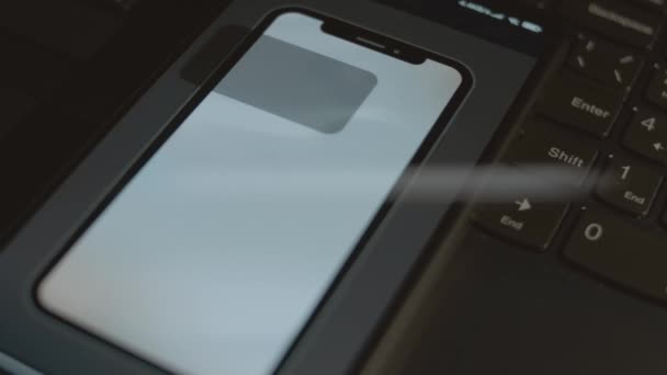 Akıllı Telefondaki Finansal Hizmet Yazıları Tasarımcı Mobil Uygulama Üzerine Bir — Stok video