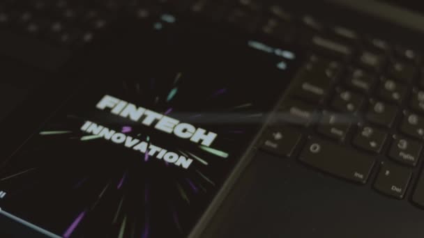 Inscripción Innovación Fintech Smartphone Diseñador Haciendo Diseño Publicidad Aplicación Móvil — Vídeo de stock