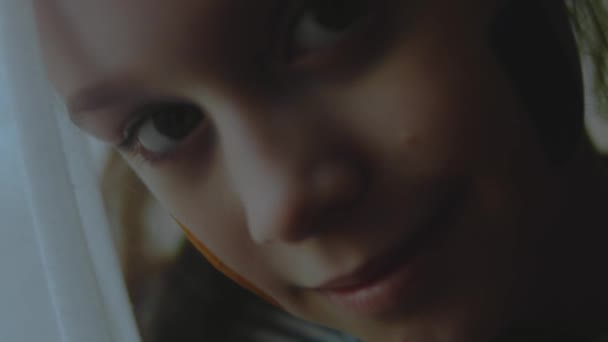 Cute Little Girl Wifi Obrazy Symboli Smartfona Twarzy Samo Strzelanie — Wideo stockowe