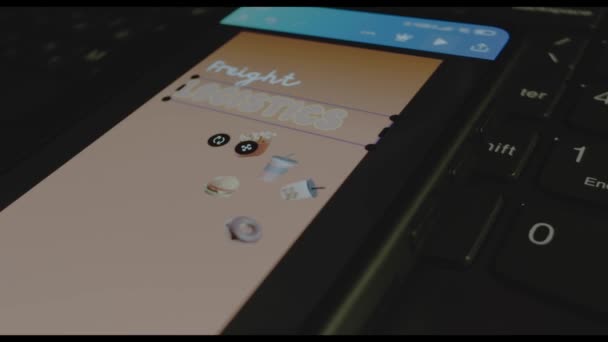 Καταγραφή Εμπορευμάτων Smartphone Sreen Σχεδιαστής Κάνοντας Ένα Σχέδιο Διαφήμισης Εφαρμογή — Αρχείο Βίντεο