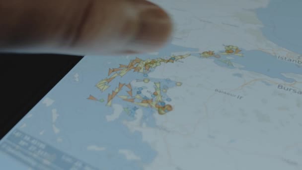 Containerfrachtschiff Online Tracking Globale Karte Auf Dem Smartphone Bildschirm Die — Stockvideo