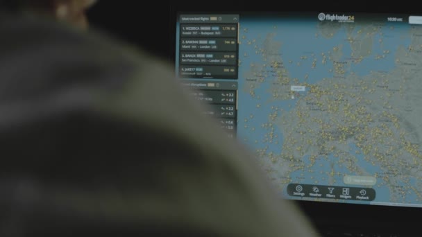 Żegluga Powietrzna Online Śledzenie Globalnej Mapy Ekranie Komputera Wielka Brytania — Wideo stockowe