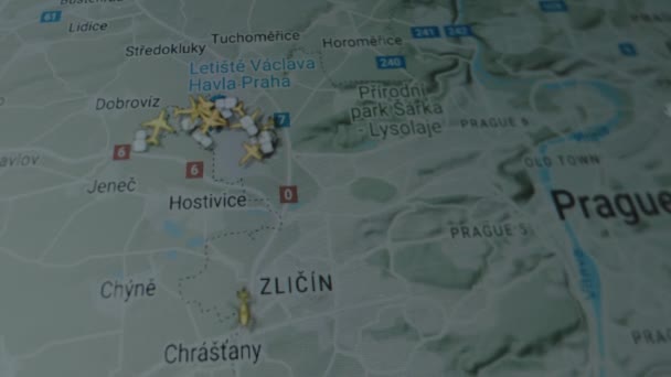 Seguimiento Línea Aviones Mapa Global Pantalla Del Ordenador Praga República — Vídeo de stock