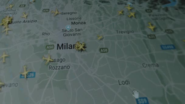 Repülőgépek Online Nyomkövetés Globális Térképen Számítógép Képernyőjén Milano Olaszország Rakomány — Stock videók