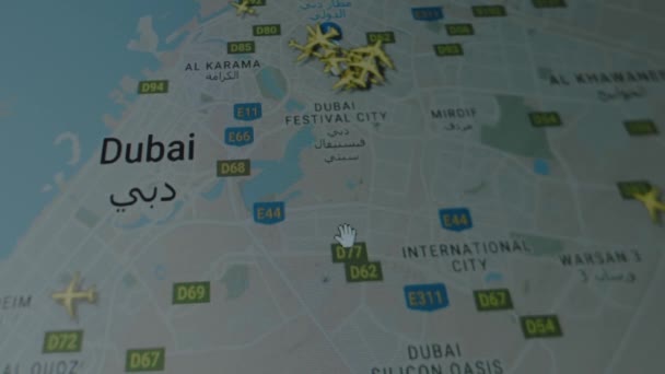Flygplan Online Spårning Global Karta Datorskärmen Dubai Förenade Arabemiraten Koncept — Stockvideo