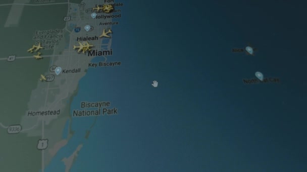 Letadla Online Sledování Globální Mapě Obrazovce Počítače Miami Usa Nákladní — Stock video