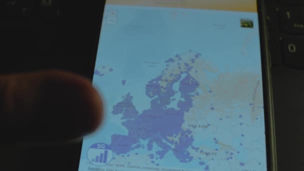Mapa Zasięgu Całym Świecie Ekranie Smartfona Europa Francja Włochy — Wideo stockowe