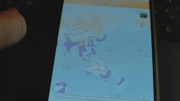 Mapa Zasięgu Całym Świecie Ekranie Smartfona Japonia — Wideo stockowe