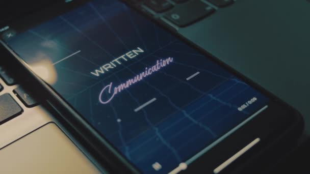 Írásos Kommunikációs Felirat Mobiltelefon Képernyőjén Kommunikáció Technológiai Koncepció Analóg Hatás — Stock videók