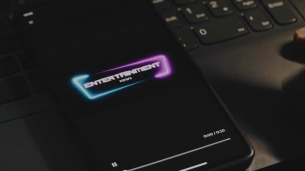 Entertainment News Inscription Dynamic Neon Frame Mobile Phone Screen Waves — Stock Video