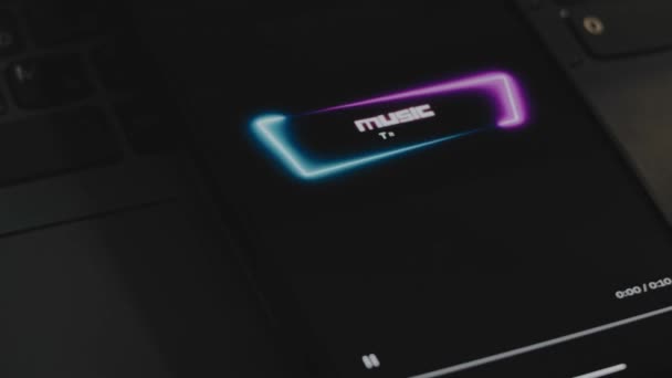 Cep Telefonu Ekranında Dinamik Mavi Neon Çerçeveli Müzik Trendleri Dalgalar — Stok video