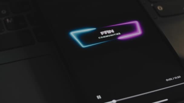 Fan Gemeenschappen Inscriptie Met Dynamische Blauwe Roze Neon Frame Mobiele — Stockvideo