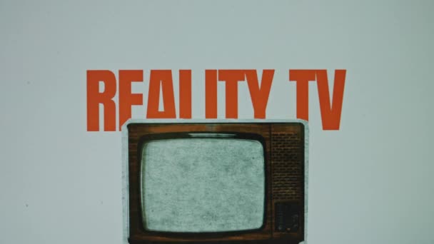 Reality Inscripción Sobre Fondo Gris Con Imagen Televisor Vintage Saltando — Vídeos de Stock